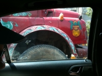 indians-hand-paint-their-trucks